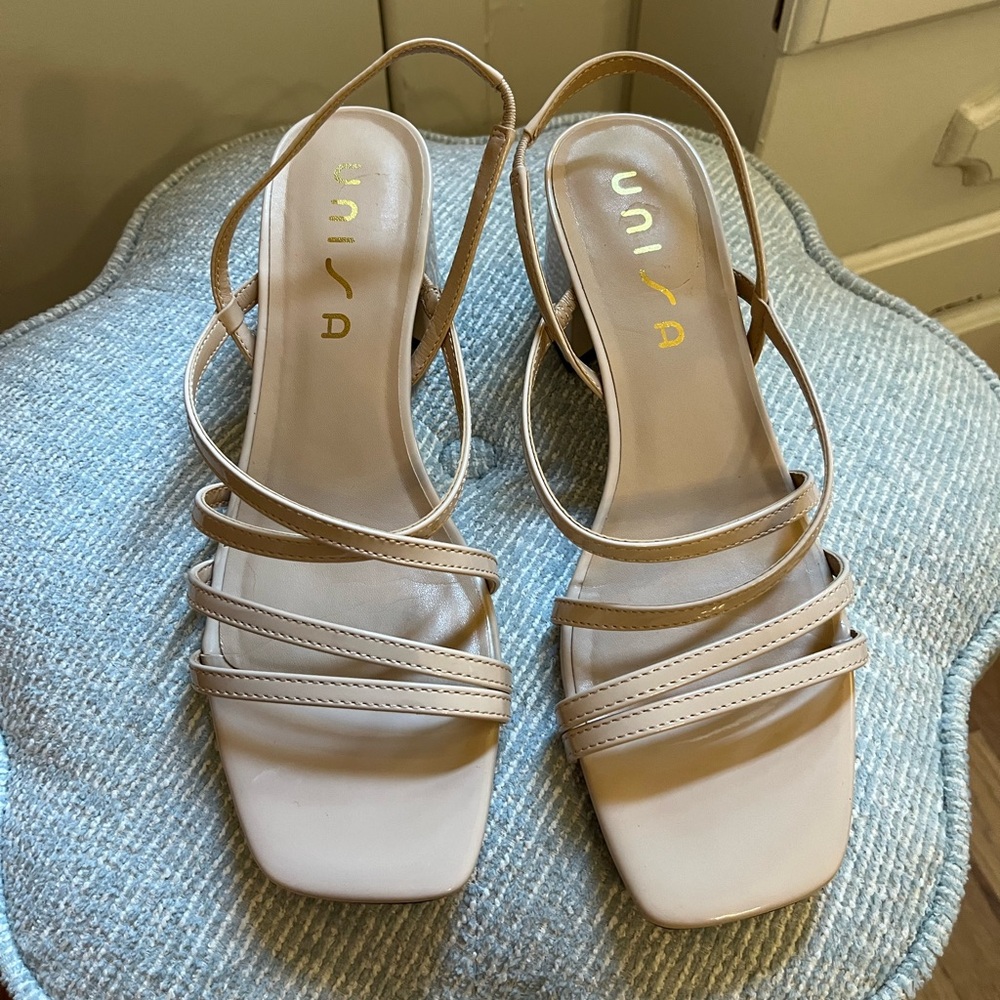 Strappy nude women’s heel worn once!